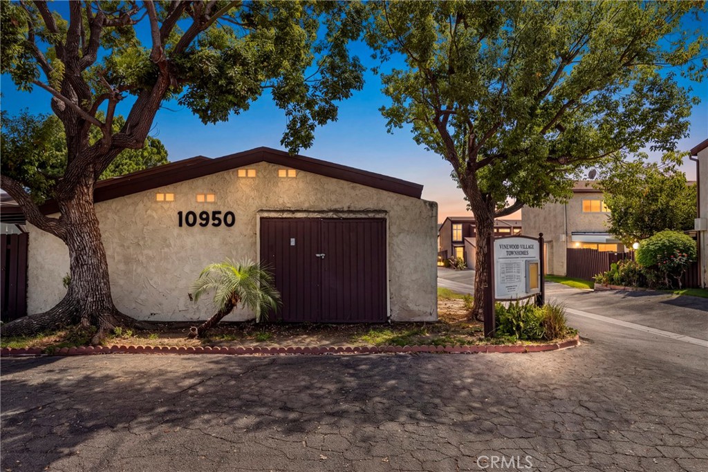 10950 Saticoy 20 Property Photo 1