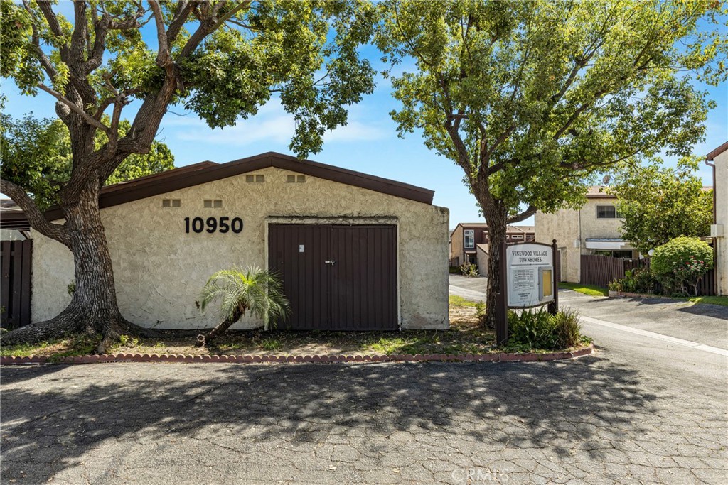 10950 Saticoy 20 Property Photo 5