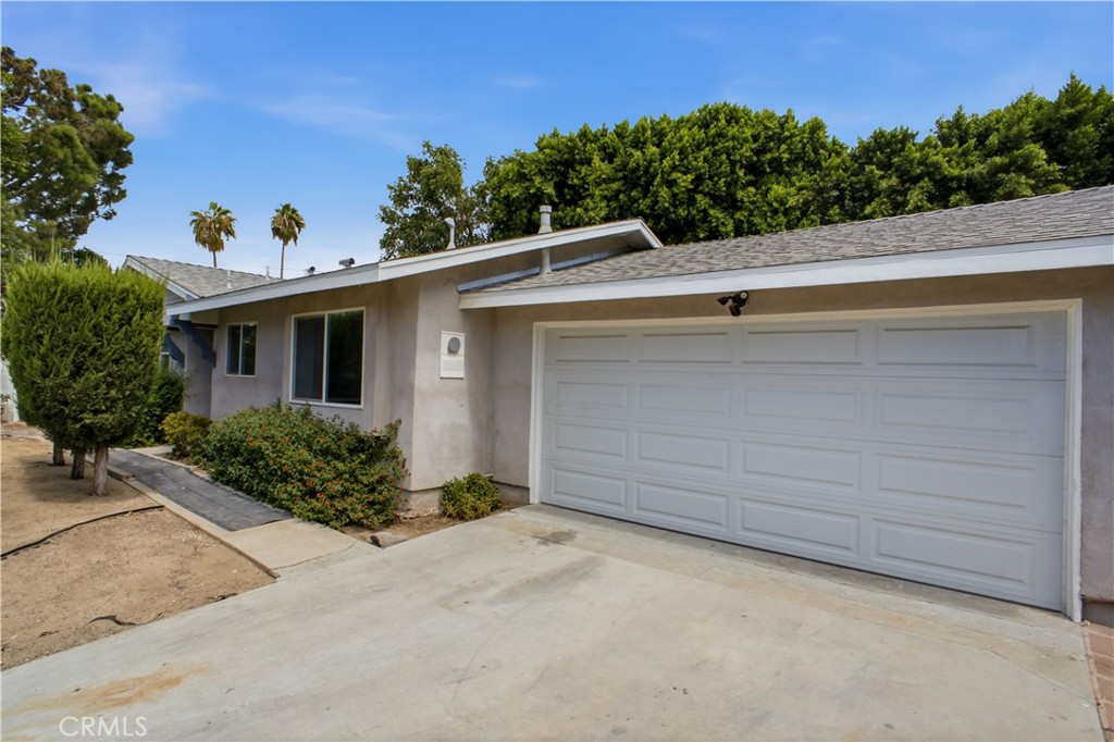 11340 Gladstone Property Photo 1