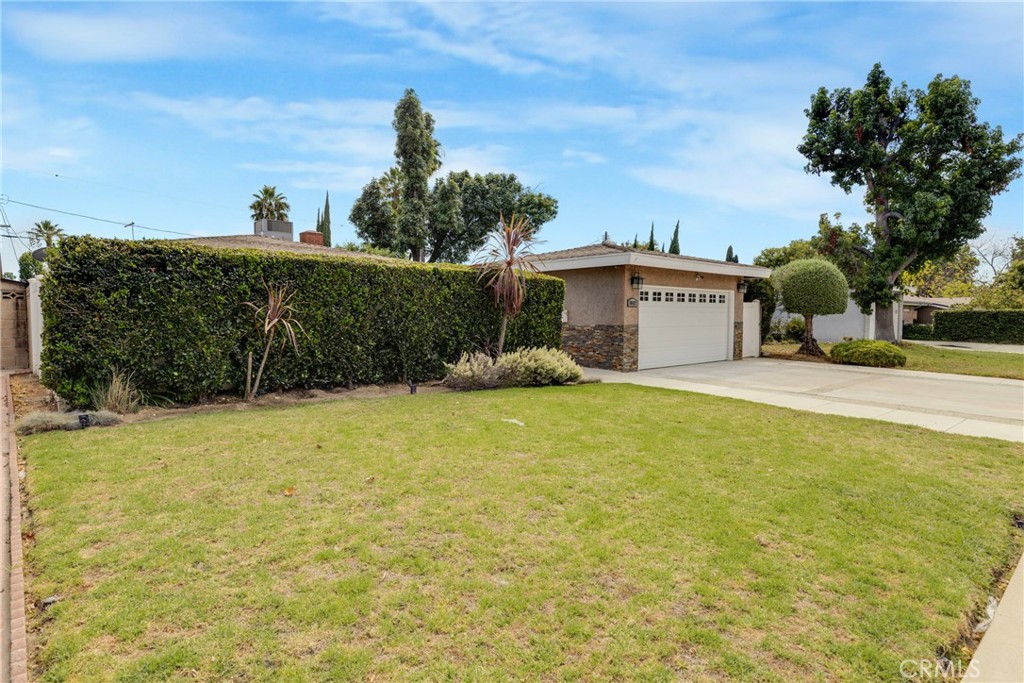 16512 Tupper Property Photo 3