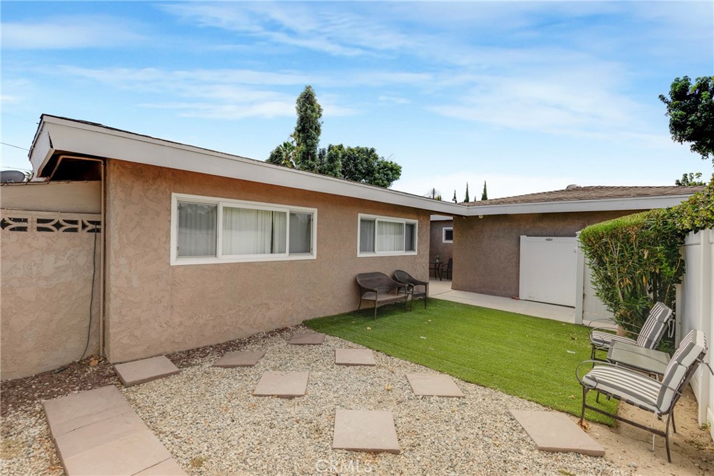 16512 Tupper Property Photo 6