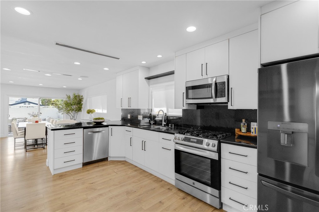 16512 Tupper Property Photo 14