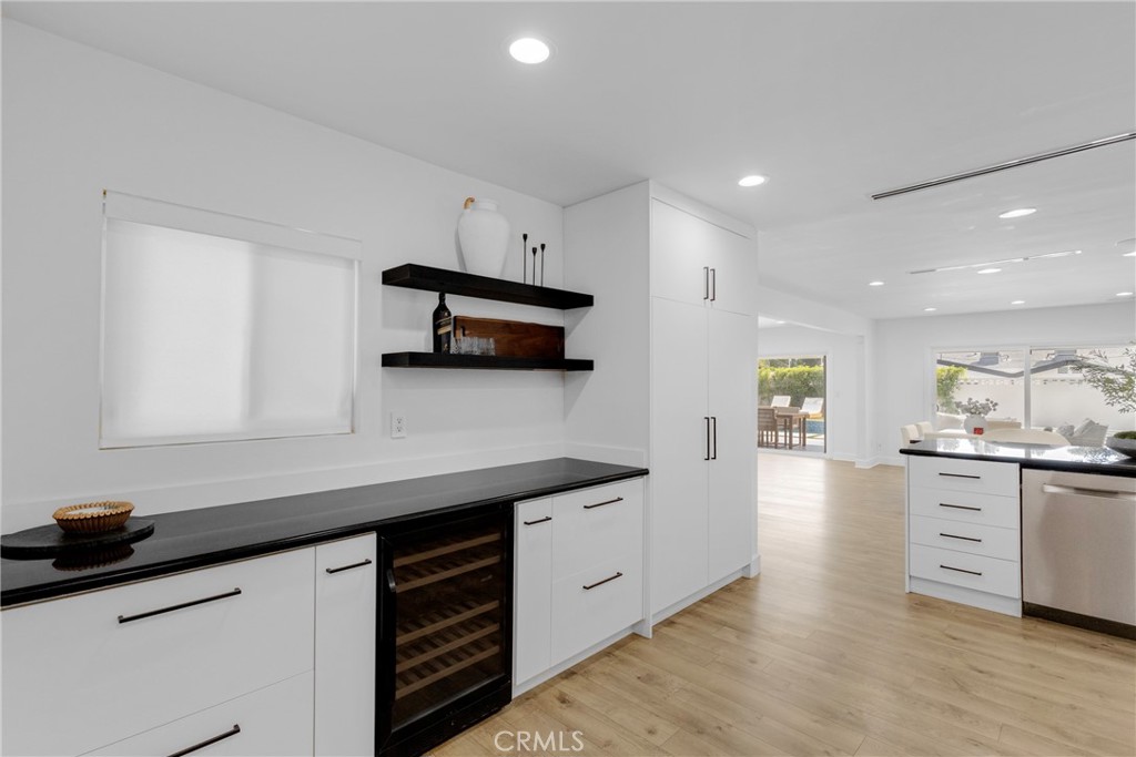 16512 Tupper Property Photo 15