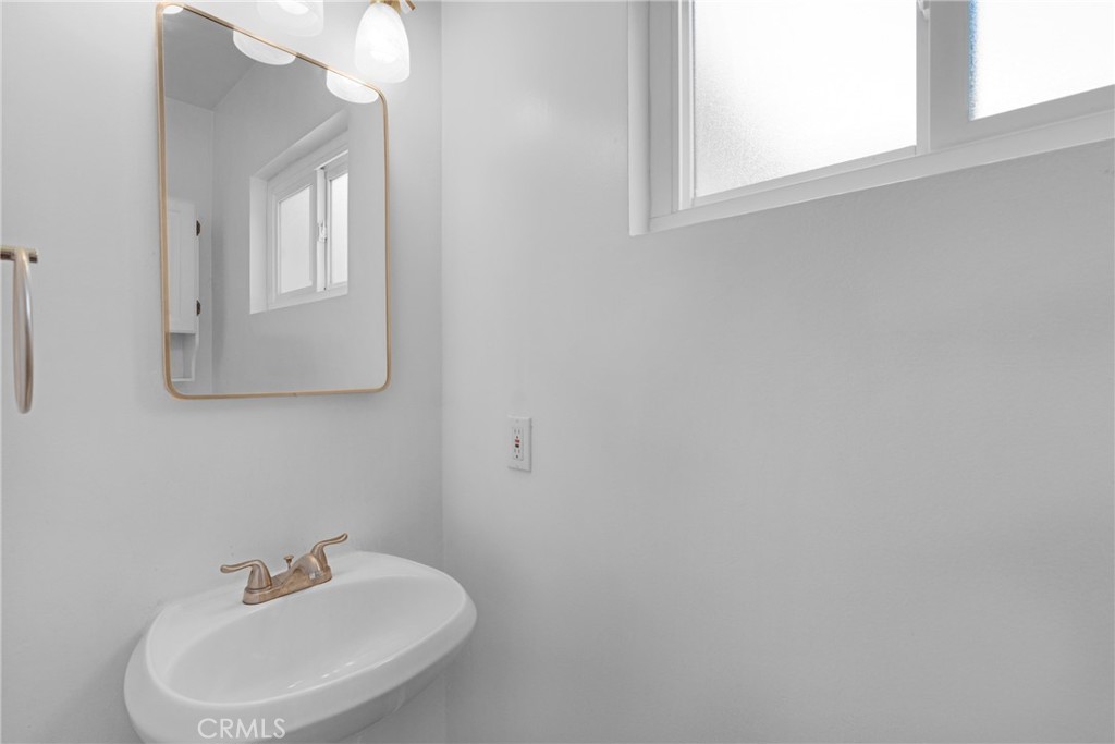 16512 Tupper Property Photo 16