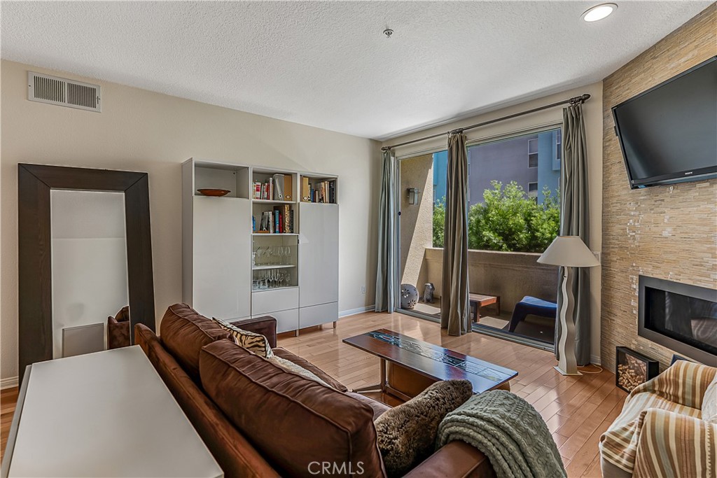 16940 Chatsworth Street 211 Property Photo 2