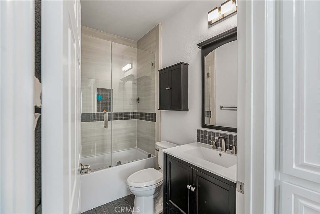 16940 Chatsworth Street 211 Property Photo 11