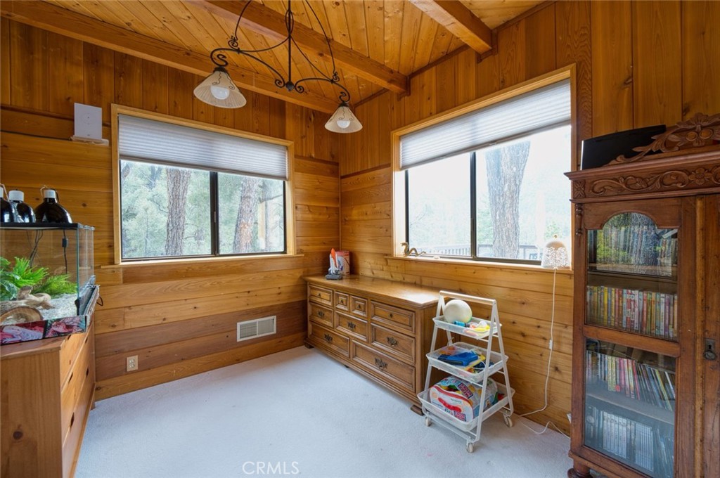 16717 Quail Property Photo 14