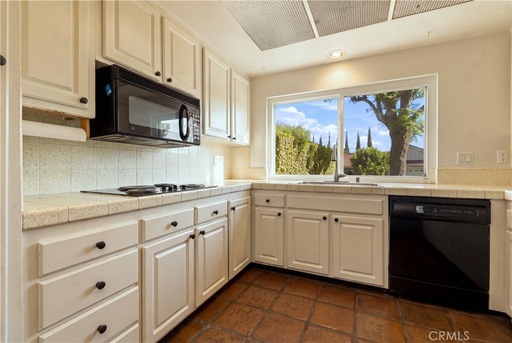23633 Del Cerro Circle Property Photo 9
