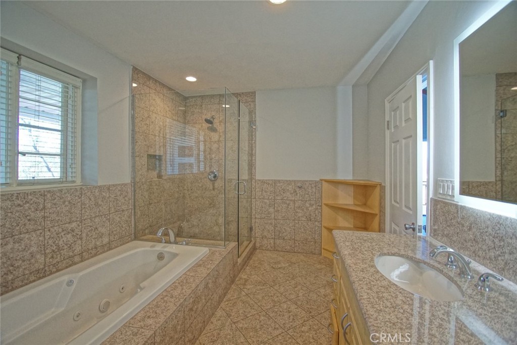 3915 Fredonia Drive Property Photo 9
