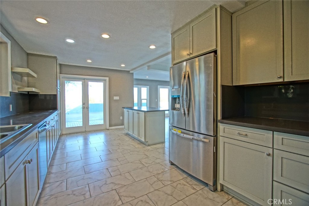 3915 Fredonia Drive Property Photo 17