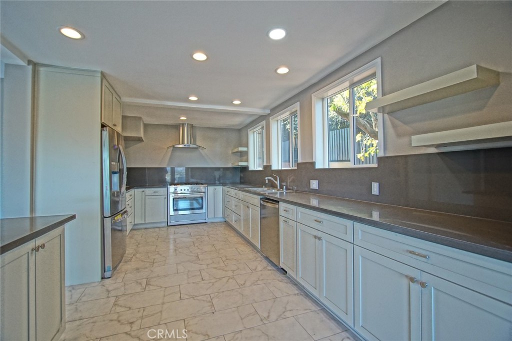3915 Fredonia Drive Property Photo 18