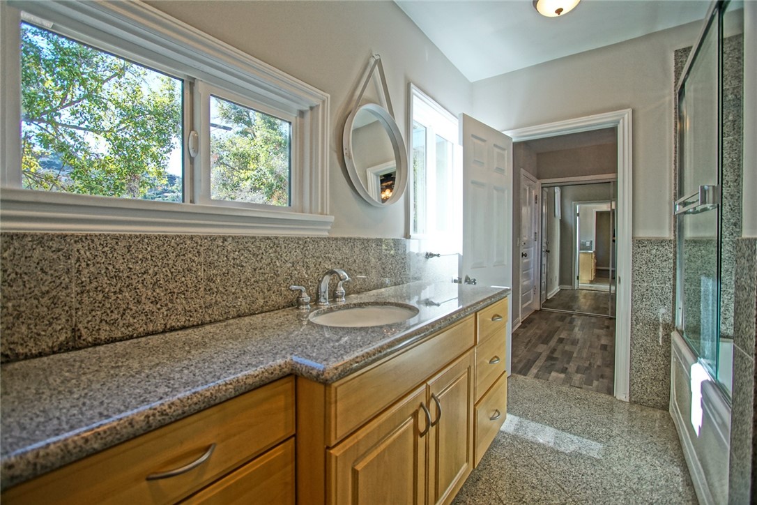 3915 Fredonia Drive Property Photo 20