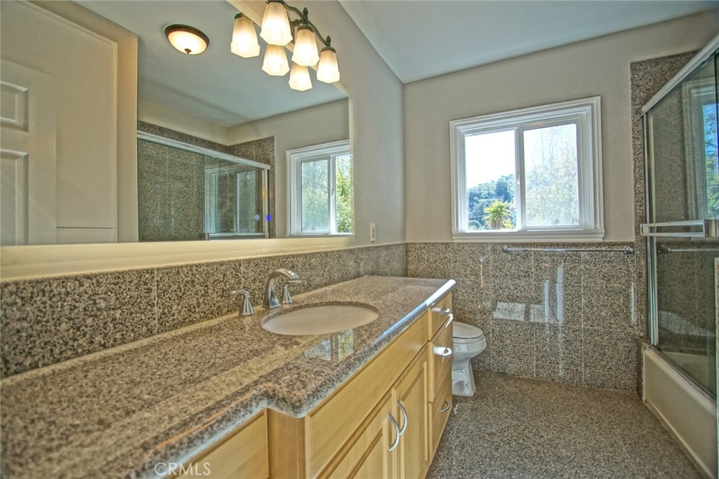 3915 Fredonia Drive Property Photo 22