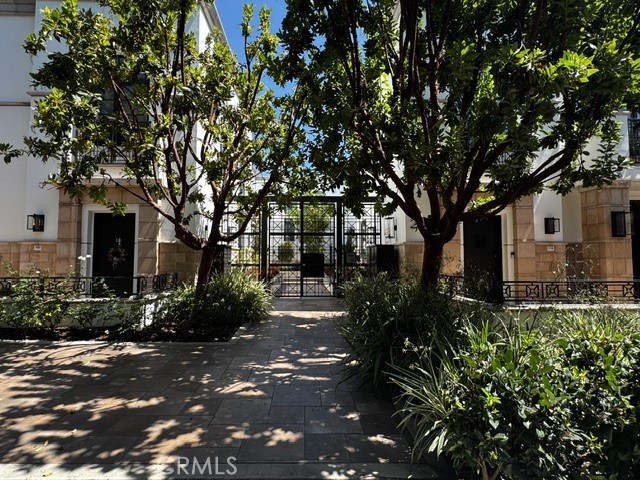 288 S Oakland 103 Property Photo 1