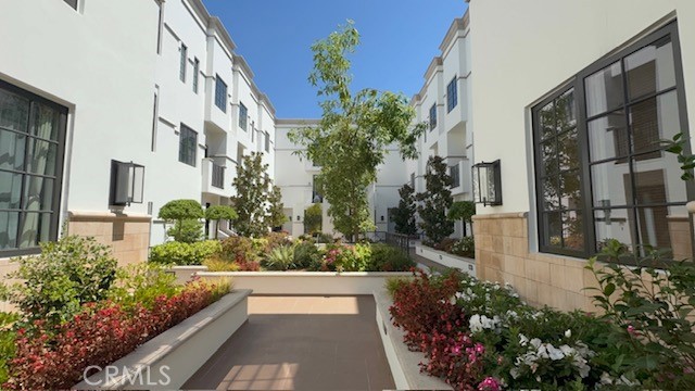 288 S Oakland 103 Property Photo 2
