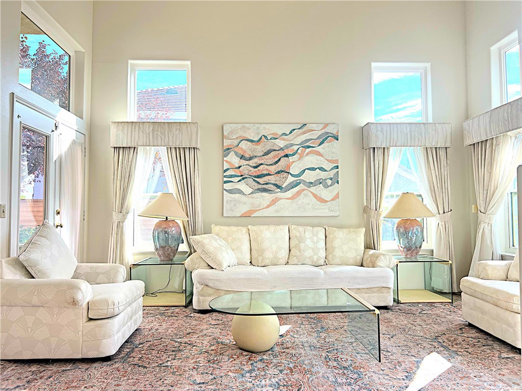 42205 Round Hill Drive Property Photo 9