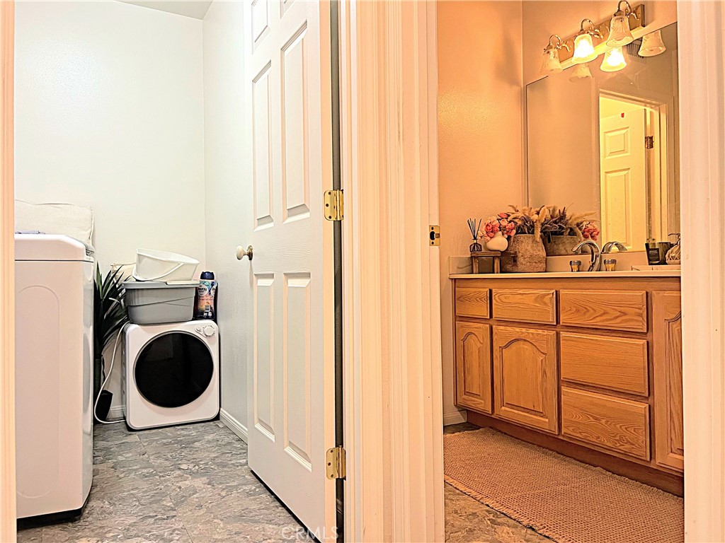 42205 Round Hill Drive Property Photo 28