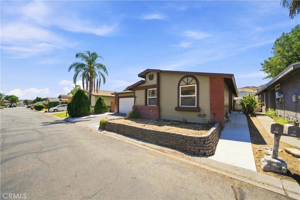 31977 Quartz Lane Property Photo 3