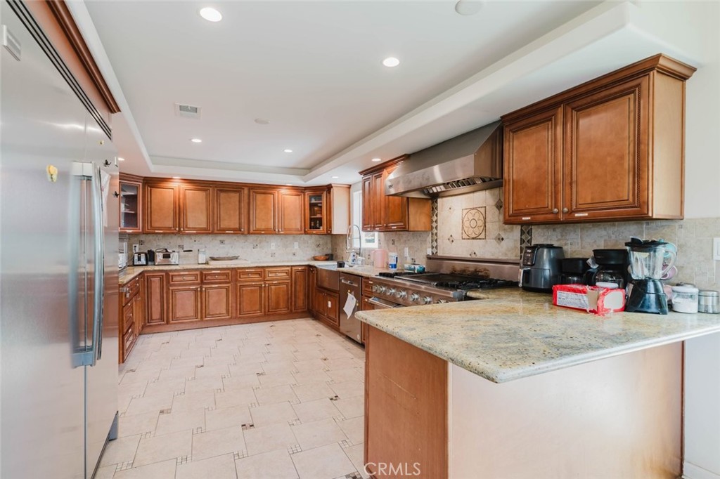 12352 Woodley Avenue Property Photo 8