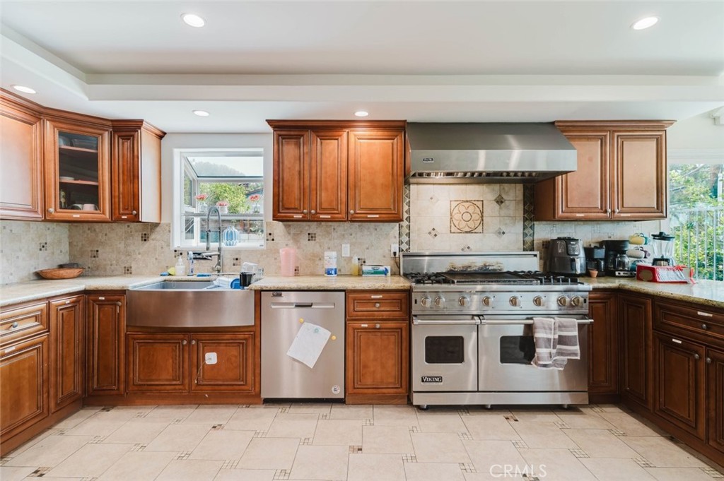 12352 Woodley Avenue Property Photo 10