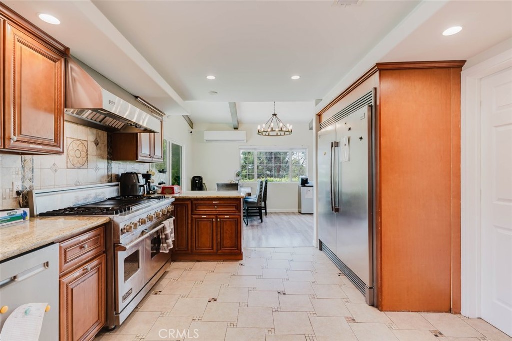 12352 Woodley Avenue Property Photo 11