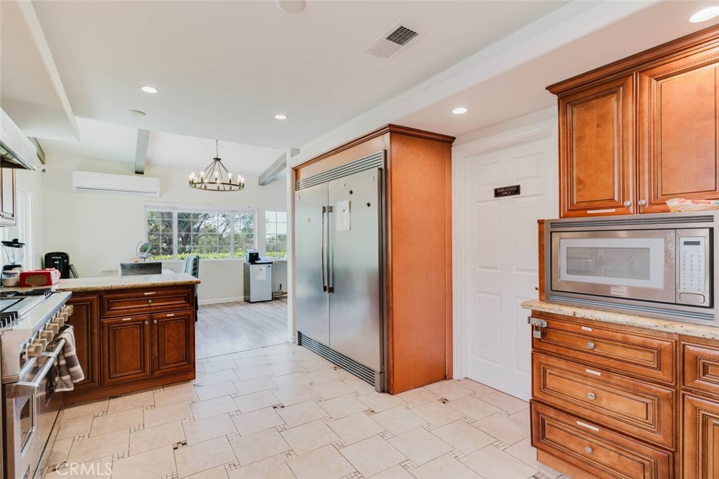12352 Woodley Avenue Property Photo 12