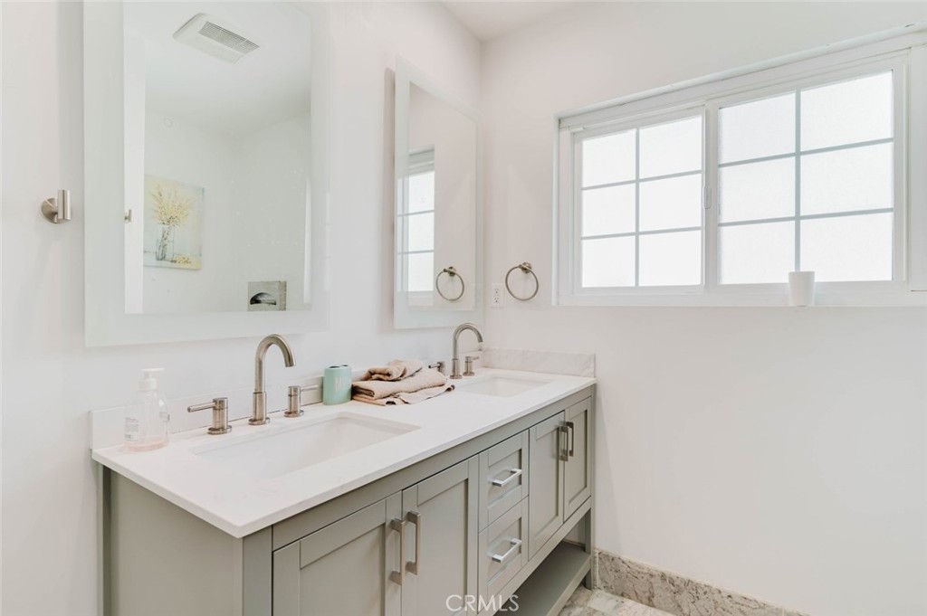 12352 Woodley Avenue Property Photo 23