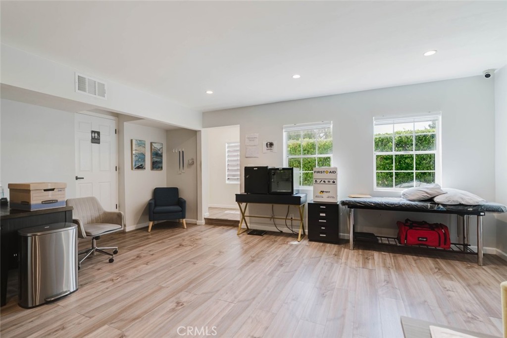 12352 Woodley Avenue Property Photo 25
