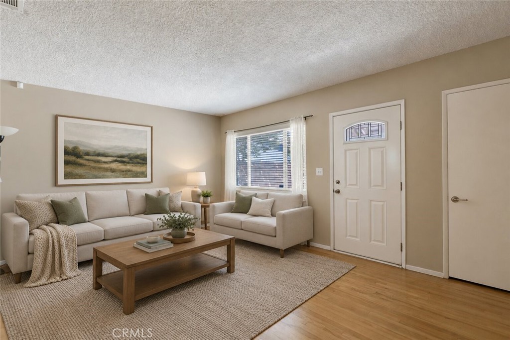 14766 Kingsbury Street Property Photo 4