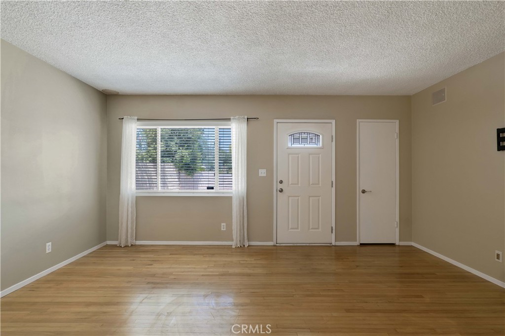 14766 Kingsbury Street Property Photo 7
