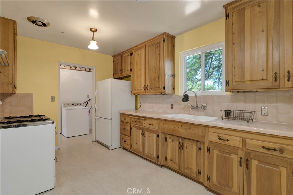 14766 Kingsbury Street Property Photo 10