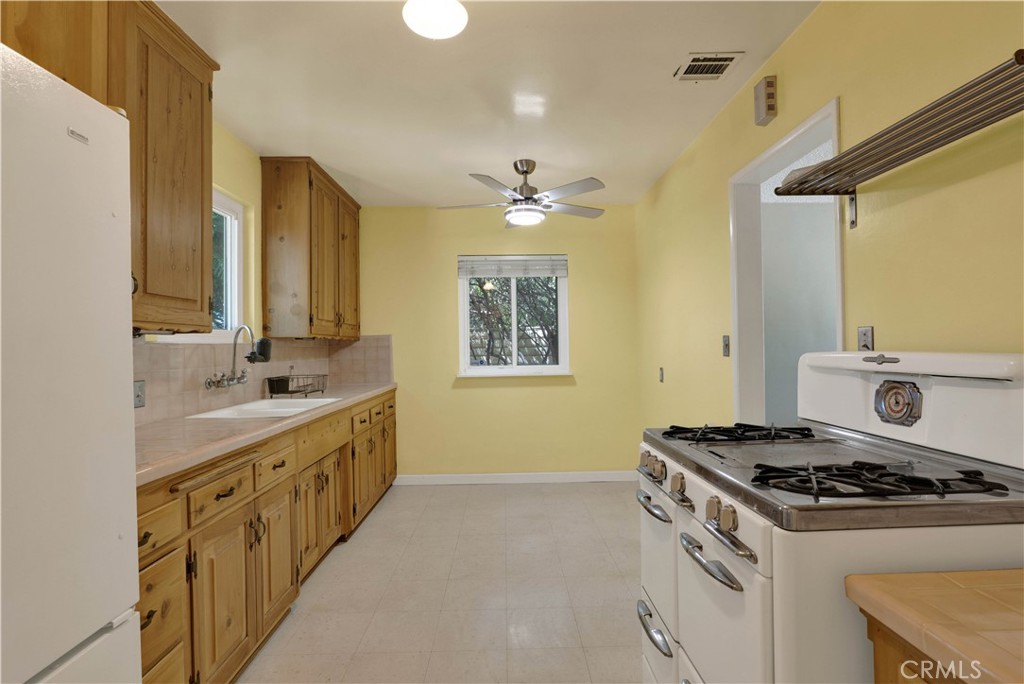 14766 Kingsbury Street Property Photo 12