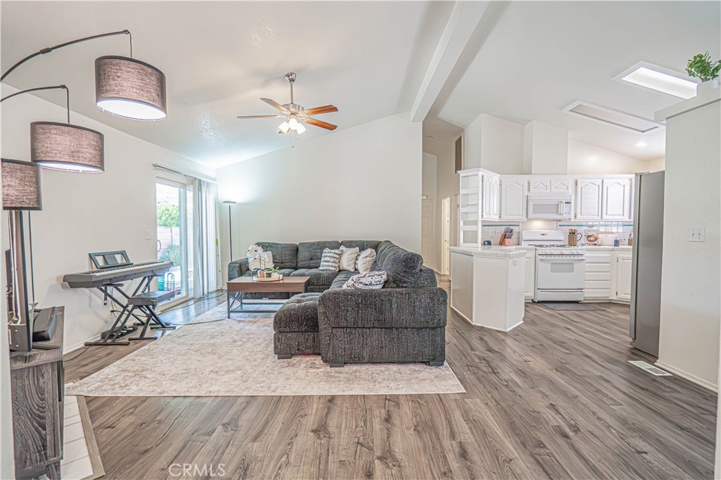 20160 Summit View Drive Property Photo 4