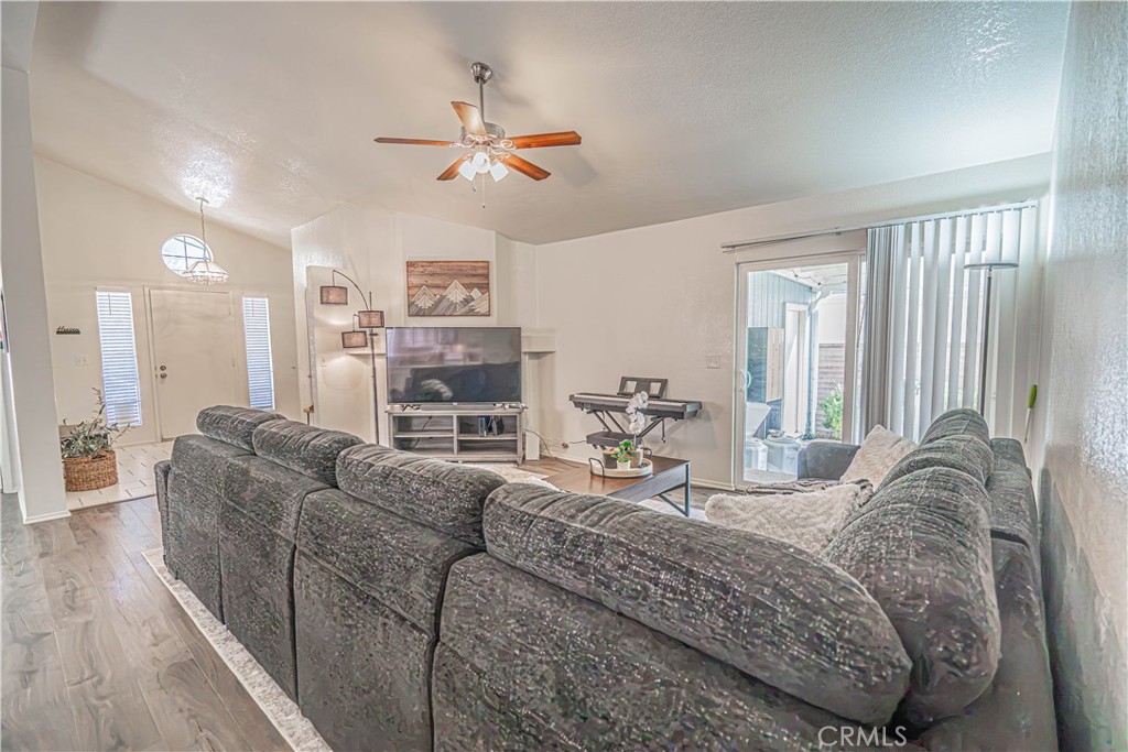 20160 Summit View Drive Property Photo 8