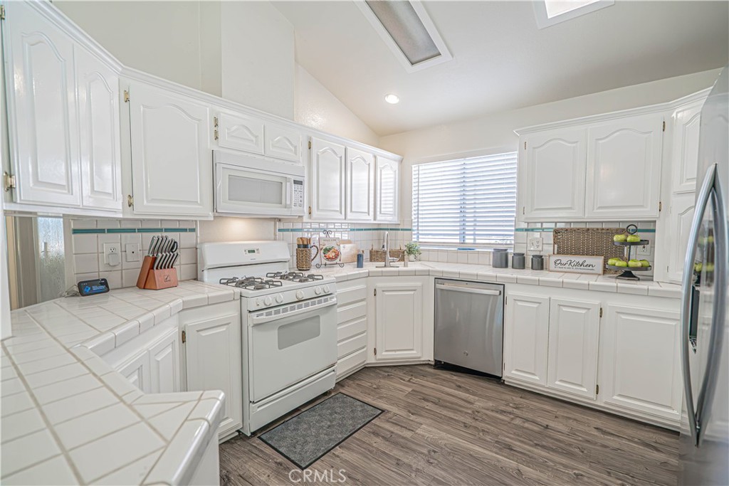 20160 Summit View Drive Property Photo 12