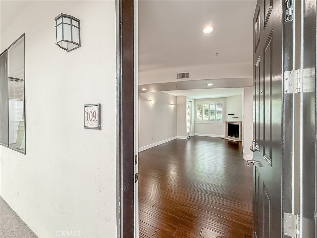 4724 Kester 109 Property Photo 2