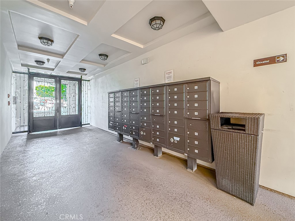 4724 Kester 109 Property Photo 44