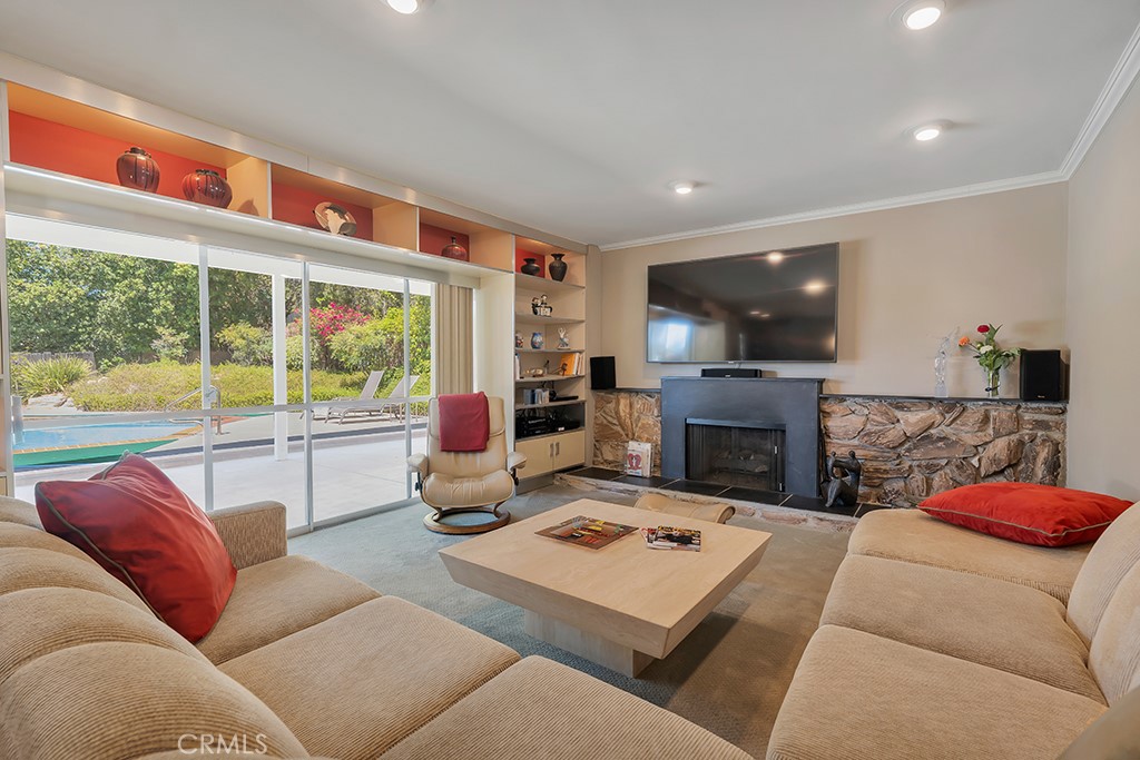 22445 Dardenne Property Photo 5