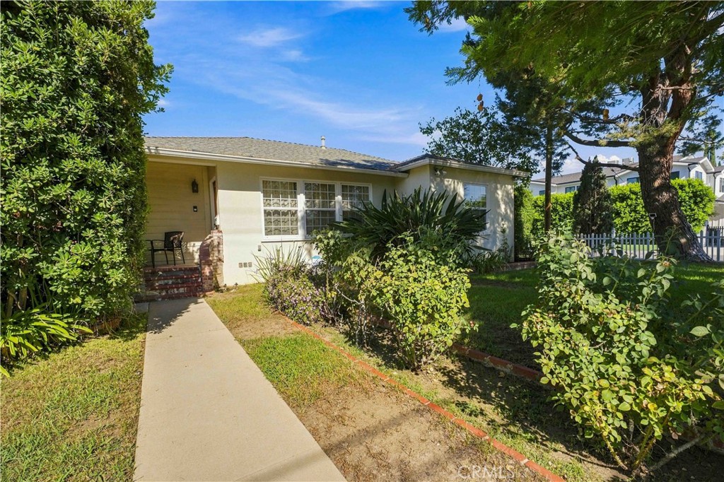 5017 Rubio Avenue Property Photo 3