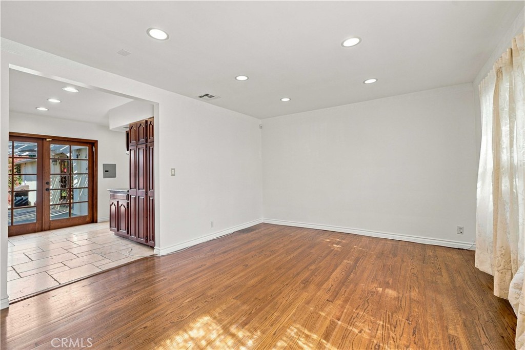 5017 Rubio Avenue Property Photo 7