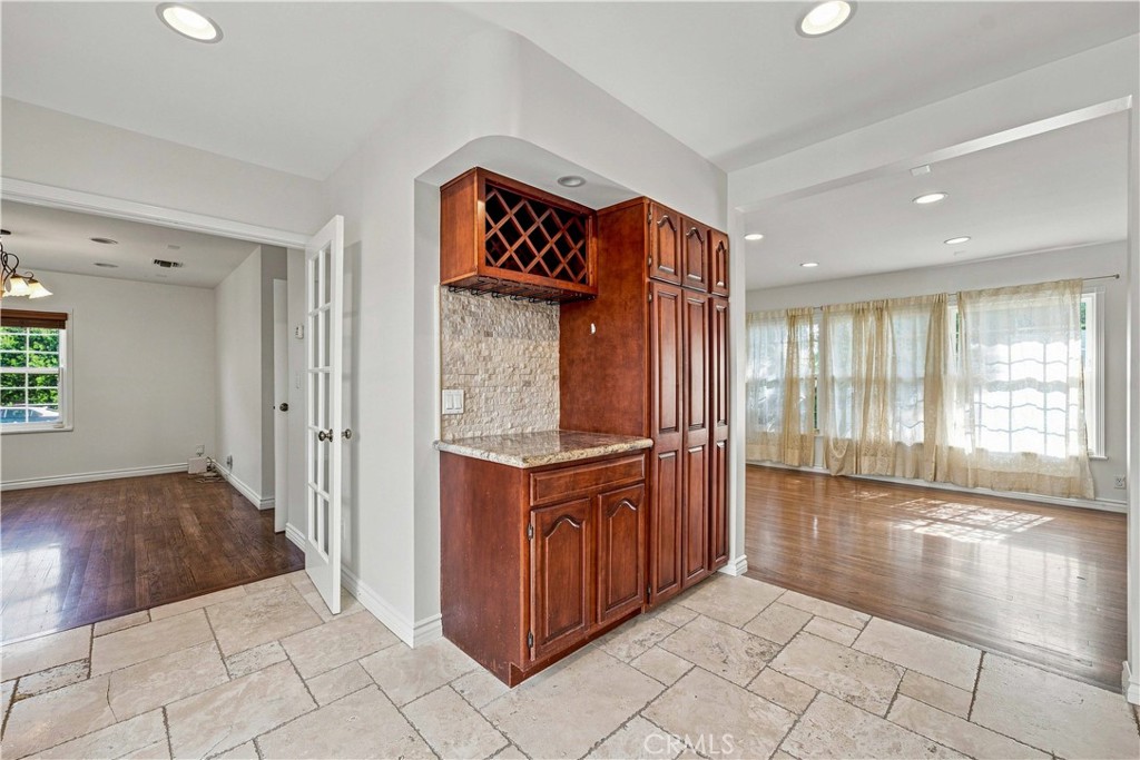 5017 Rubio Avenue Property Photo 8