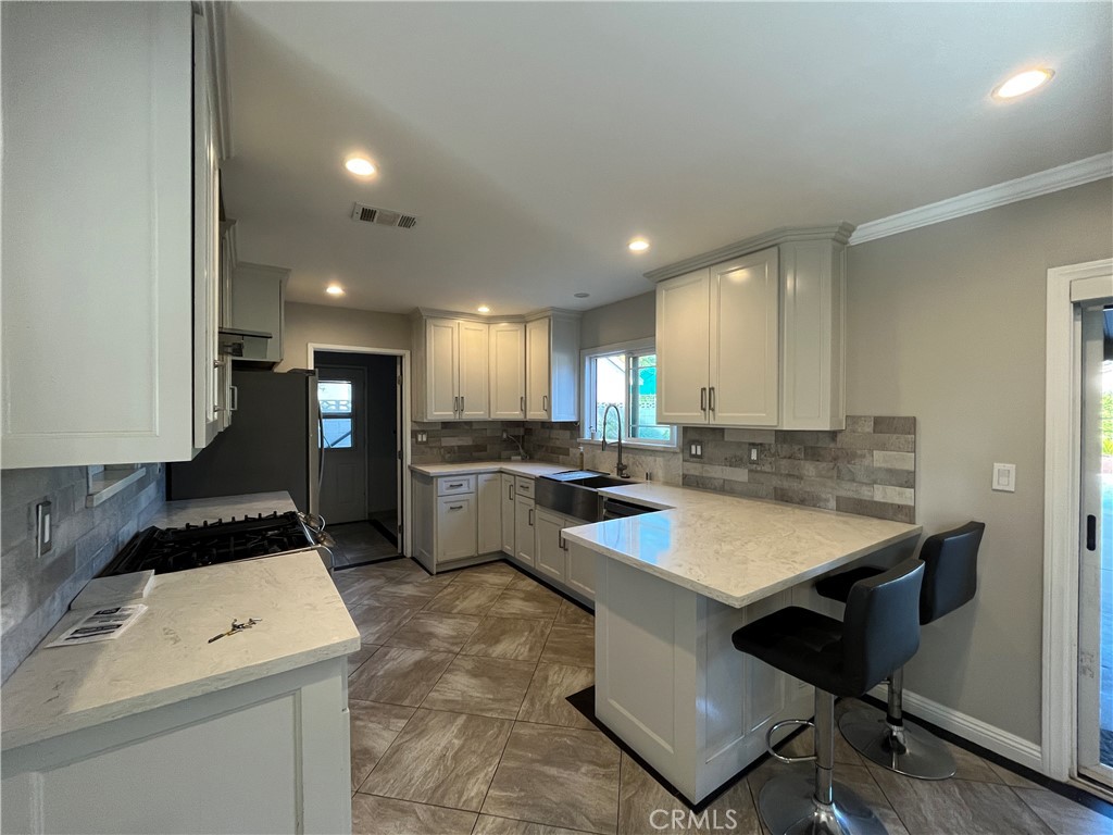 10436 Amestoy Property Photo 6