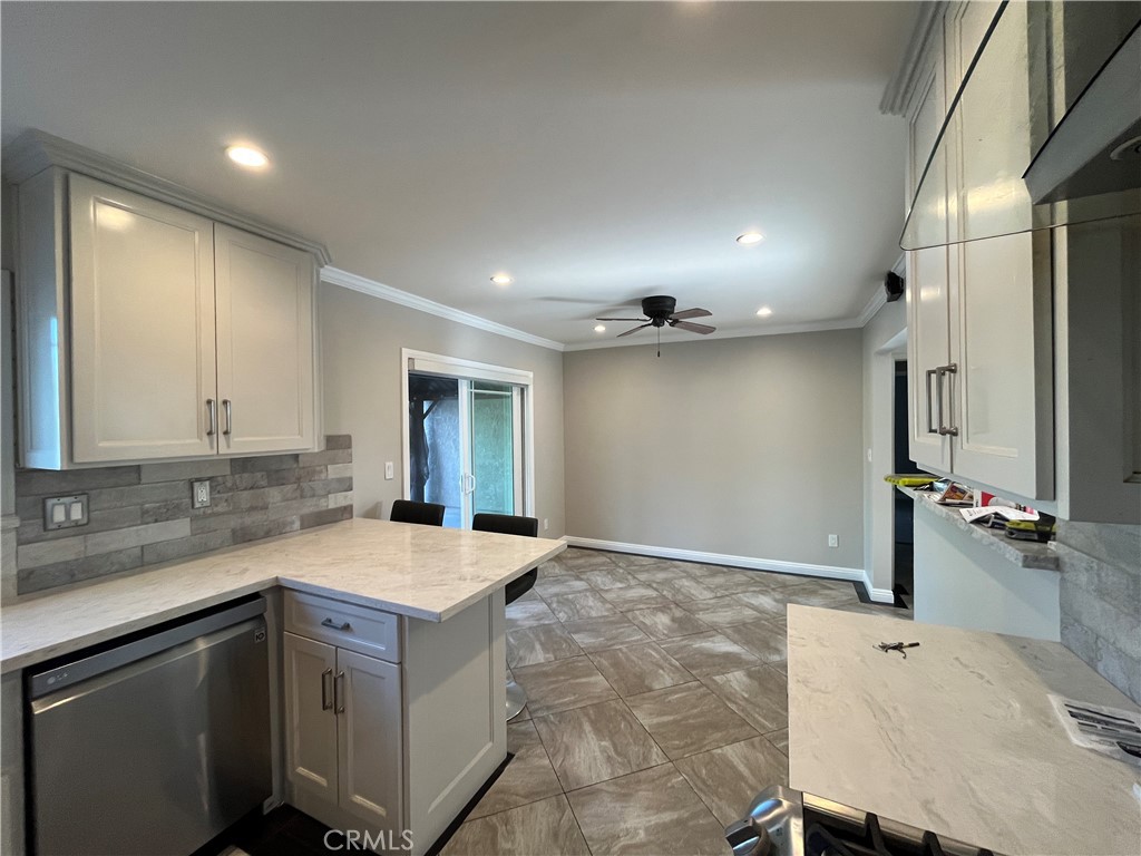 10436 Amestoy Property Photo 7