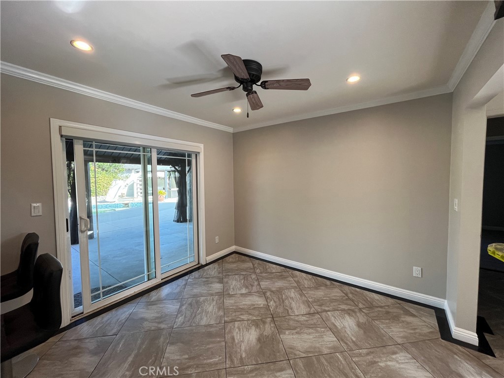 10436 Amestoy Property Photo 9