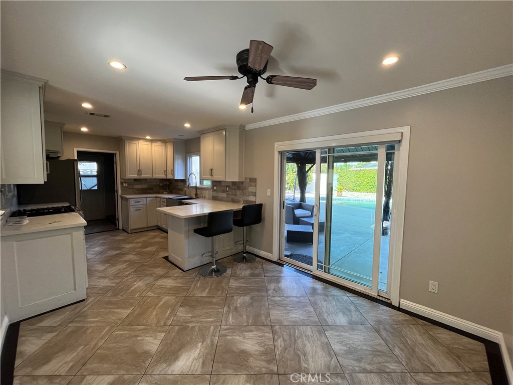 10436 Amestoy Property Photo 10