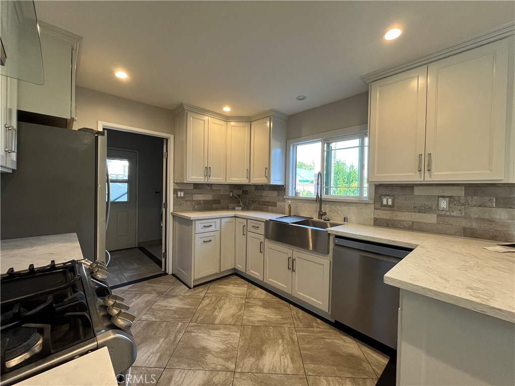 10436 Amestoy Property Photo 11
