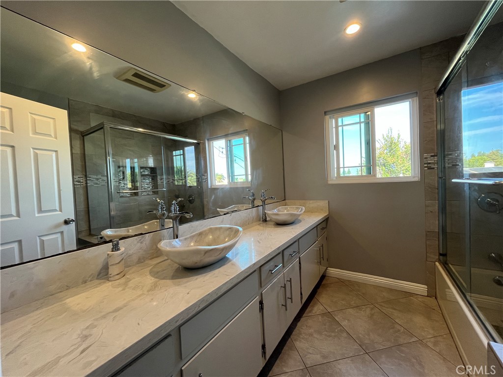 10436 Amestoy Property Photo 18
