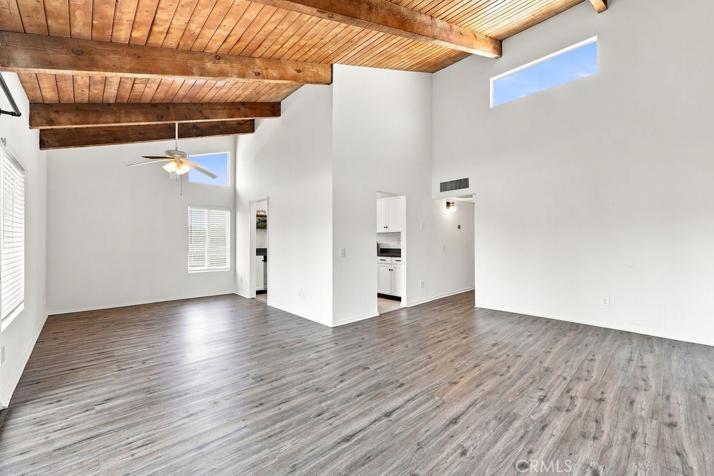 18350 Hatteras 211 Property Photo 5