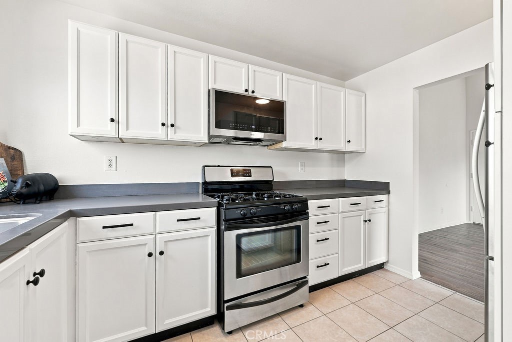 18350 Hatteras 211 Property Photo 8