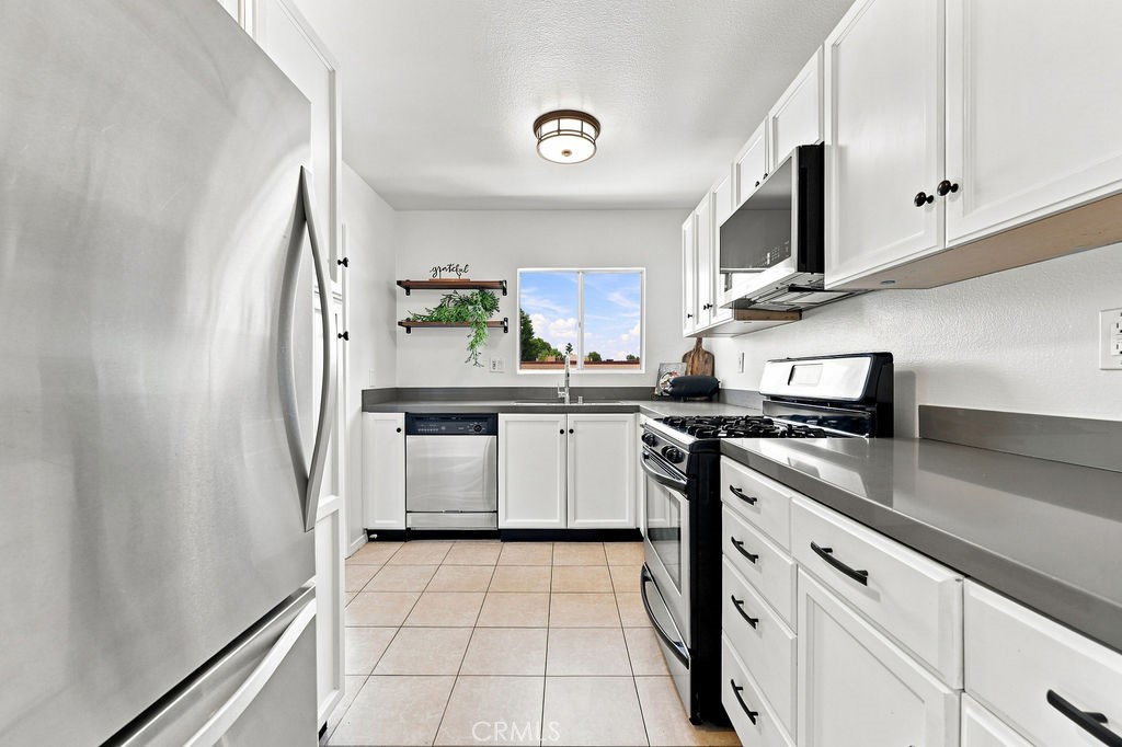 18350 Hatteras 211 Property Photo 11